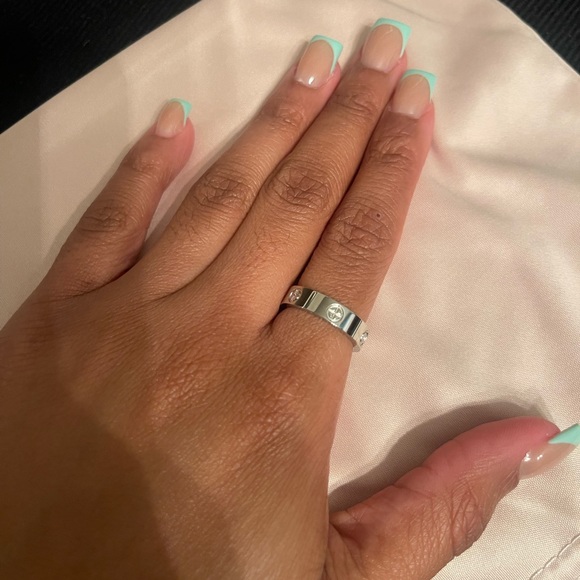 Love Ring - Picture 4 of 6